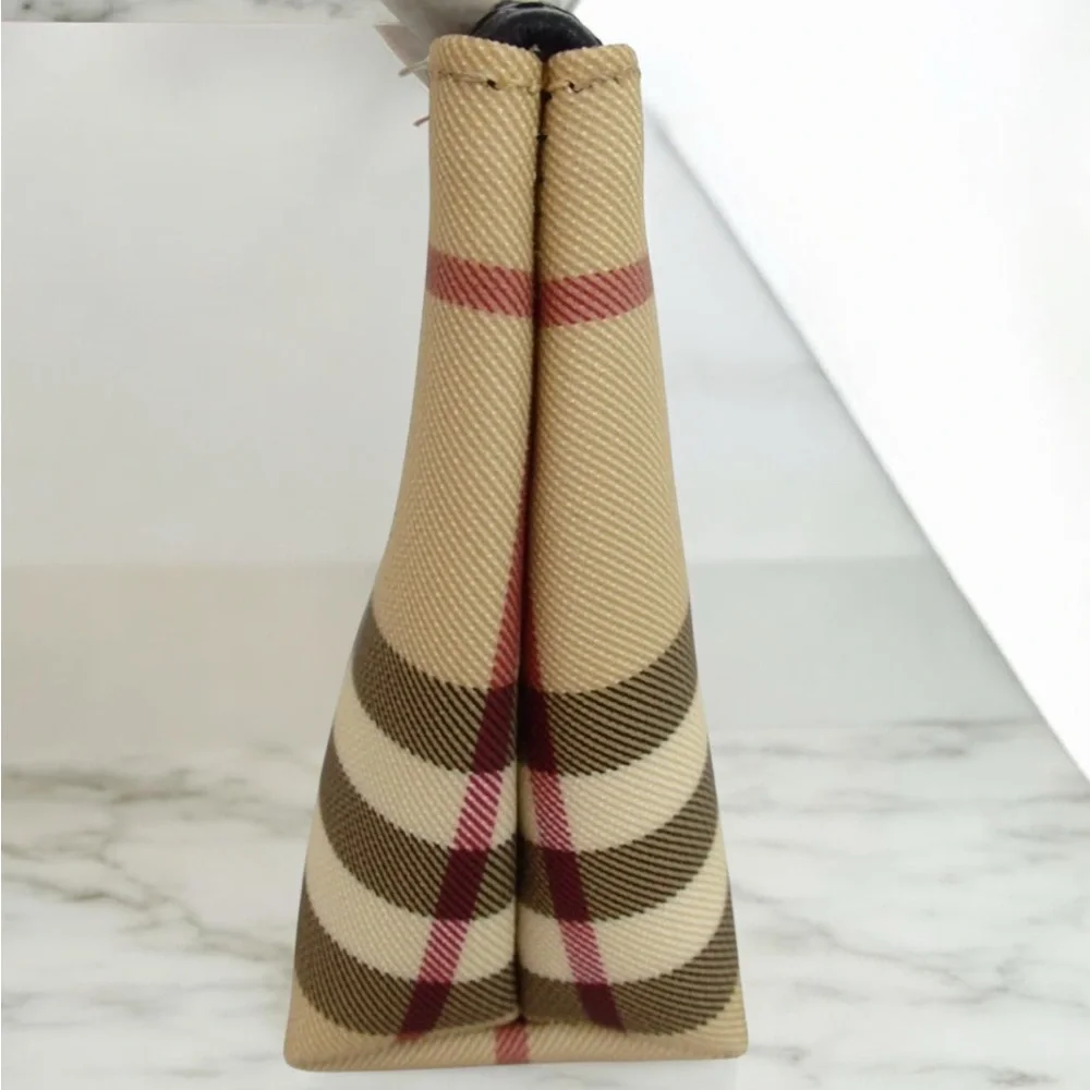 Burberry pre owned